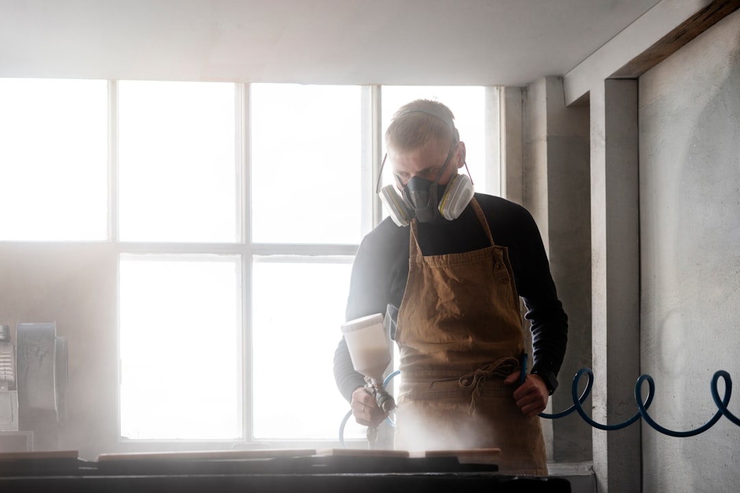 Contractor missed-call text follow-up for urgent quote enquiries